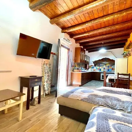 Fuer 5 Personen Ca 60 Qm In Cefalu, Sizilien Nordkueste Von Sizilien *